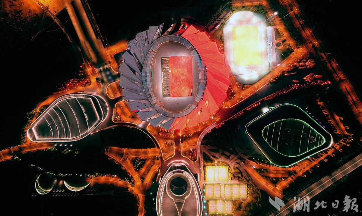 宜昌奥体中心晚上开灯光吗,美丽的宜昌奥体中心