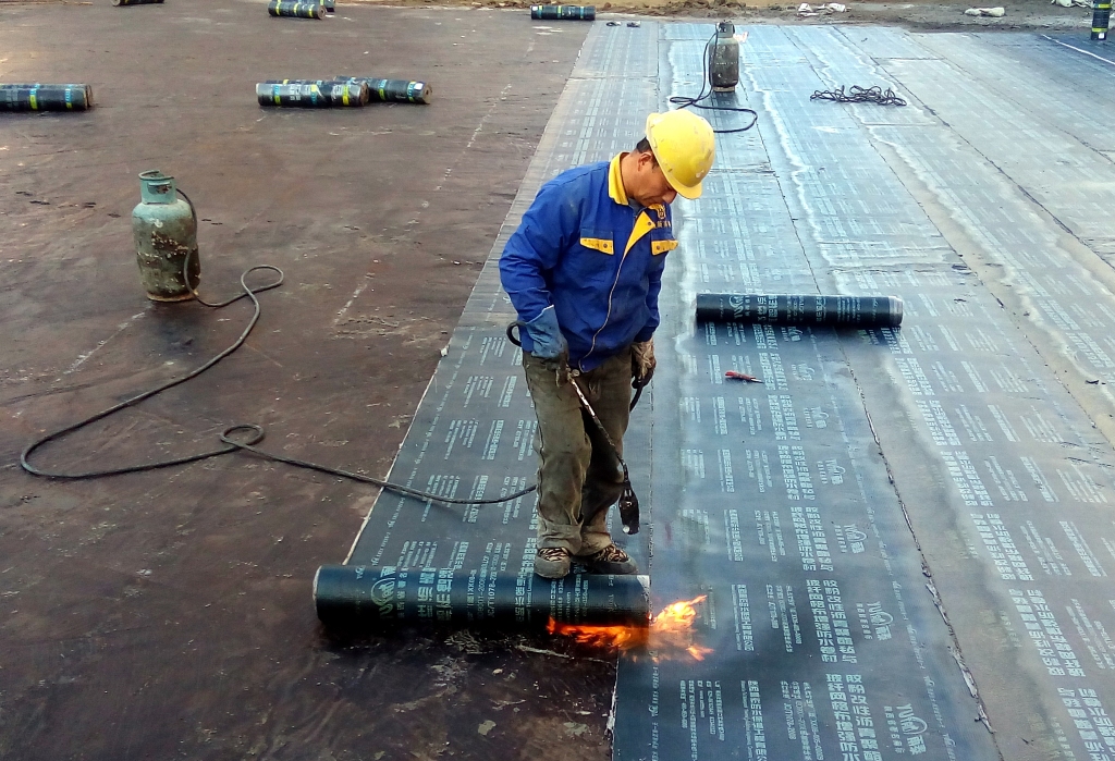 防水补漏诈骗新闻,电视台曝光补漏防水骗局