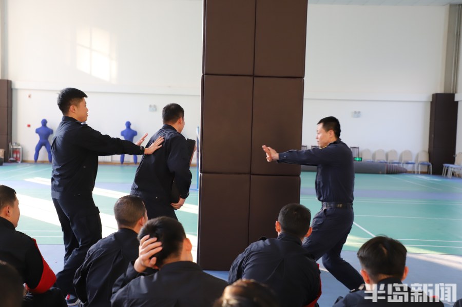 喜迎二十大，平安在身边丨文能教学授课接地气，武能实战砺精兵！看，警营园丁的别样风采