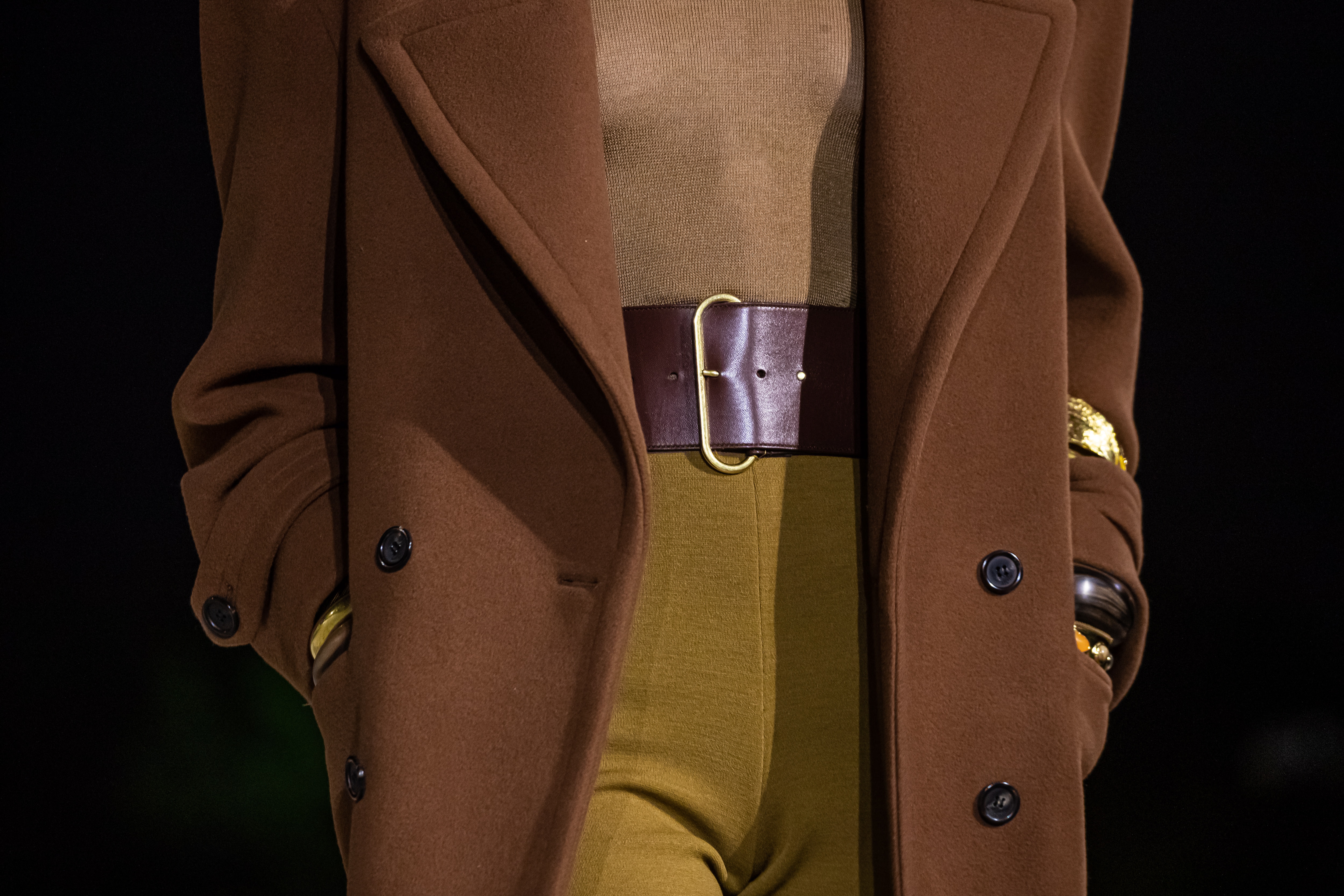 外代二线巴黎时装周,巴黎时装周圣罗兰品牌时装秀