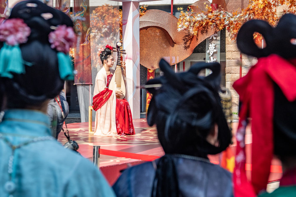 新华全媒+｜国庆长假里的“国潮国风”