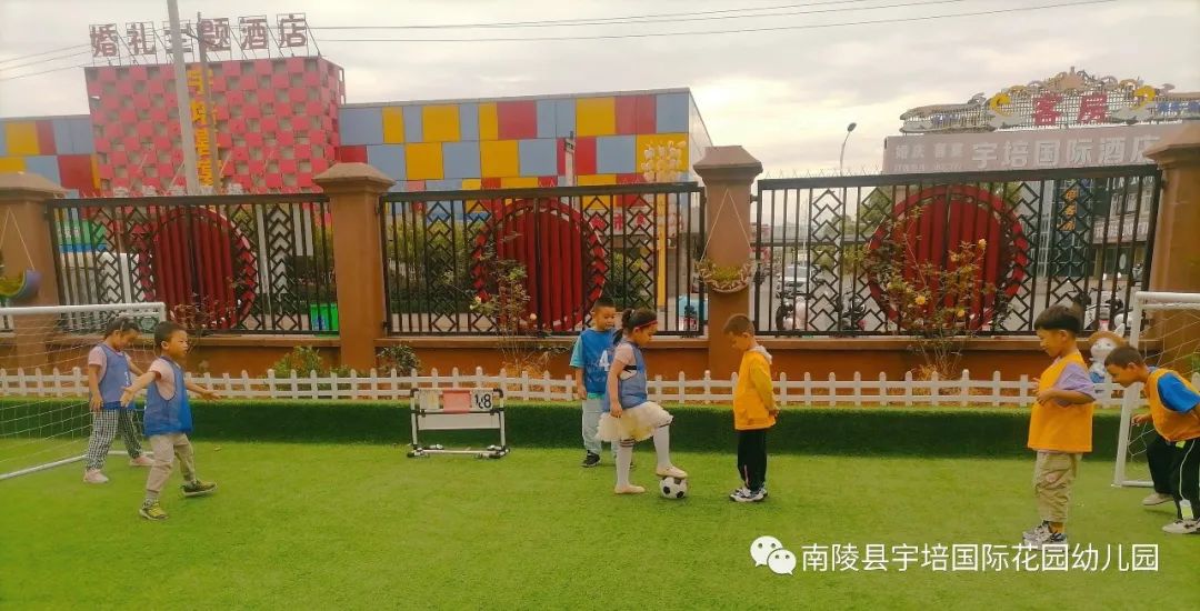 点赞他们在危急时刻挺身而出,点赞他们在烈日下的坚守