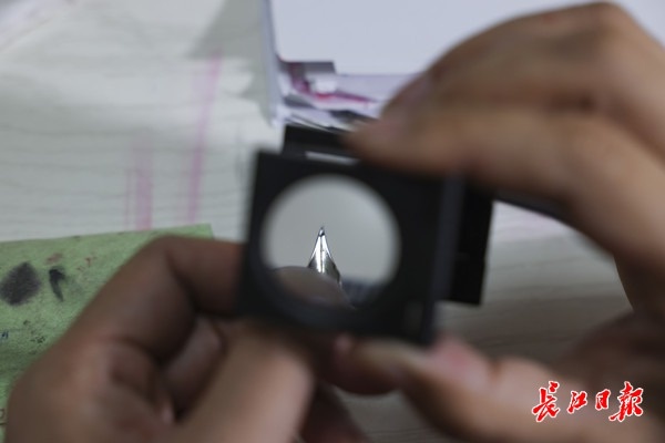 卖笔小伙,卖文具小伙