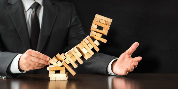 实控人退出董事会利空,实控人重回董事长是利好吗