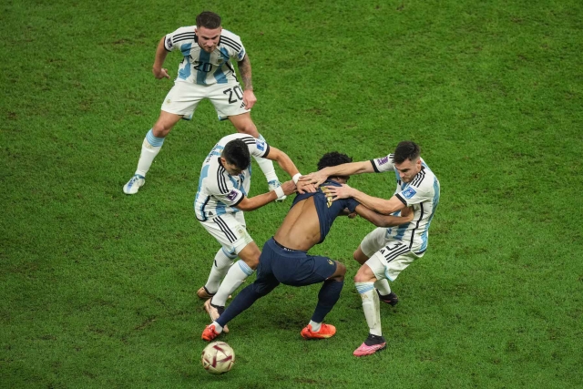 足球世界杯记者说｜潘昱龙：可靠的设备让摄影师事半功倍