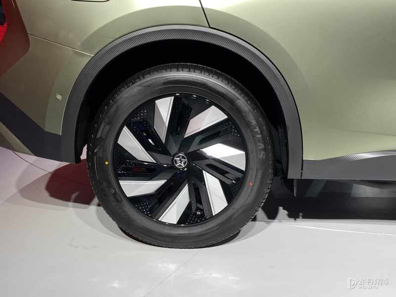 4.4t的宝马x5,4.4t的宝马x5m加多少号汽油