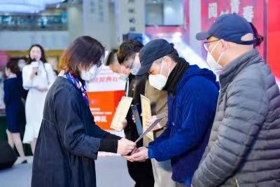 2022“十大劳动者文学好书榜·小说榜”颁奖典礼在宝安举行