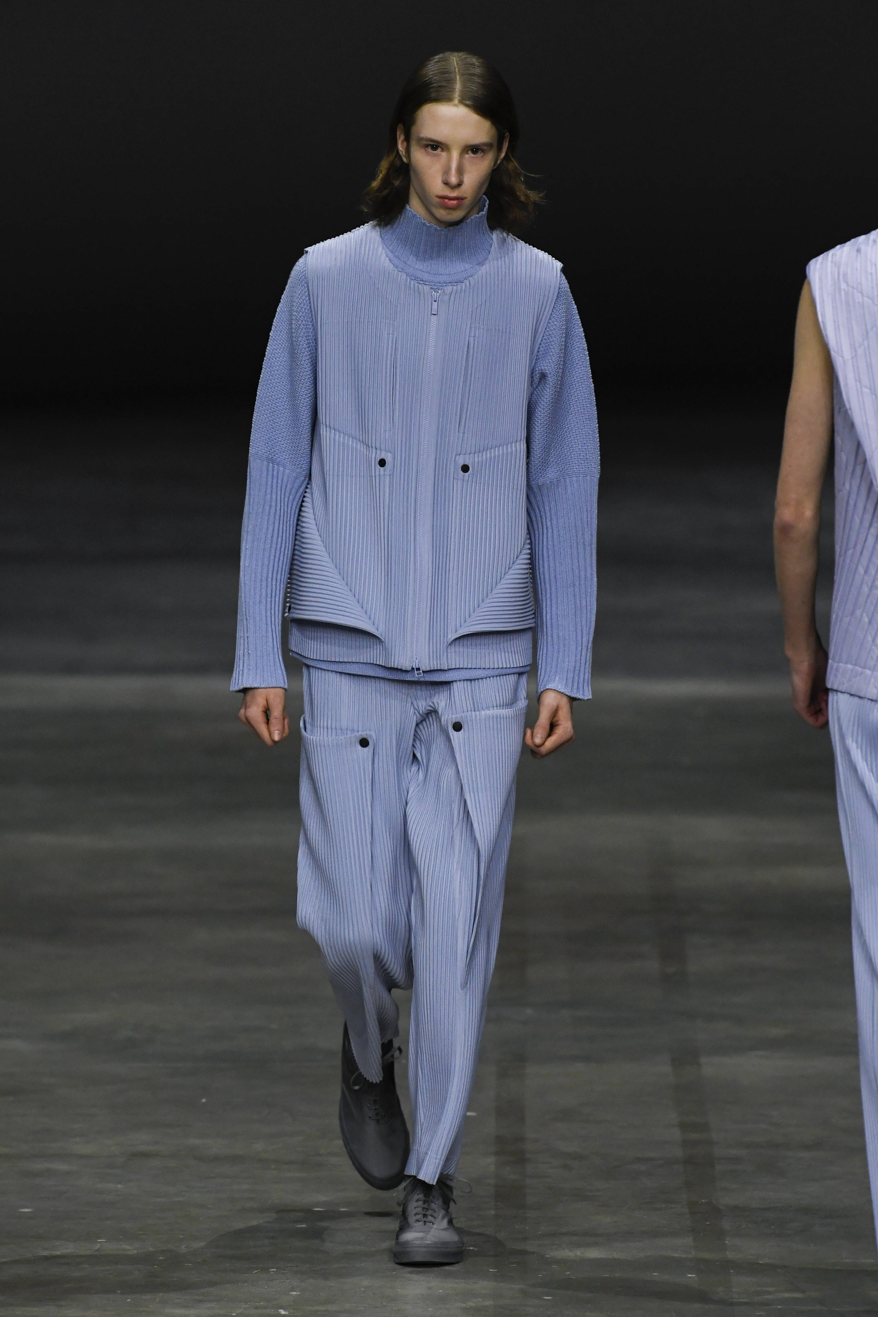 巴黎时装周2023男装秀场,2022夏季流行男装时装秀