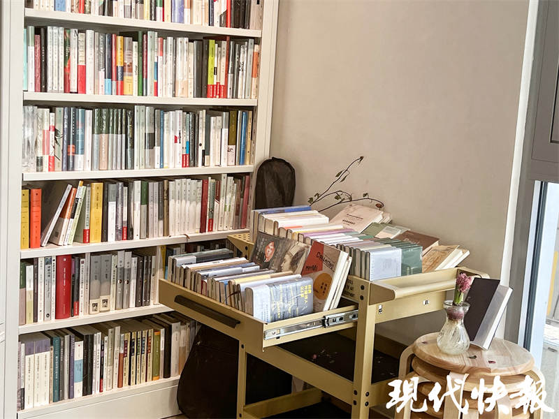 在坚守中等春天：南京三家街头小店的生存故事