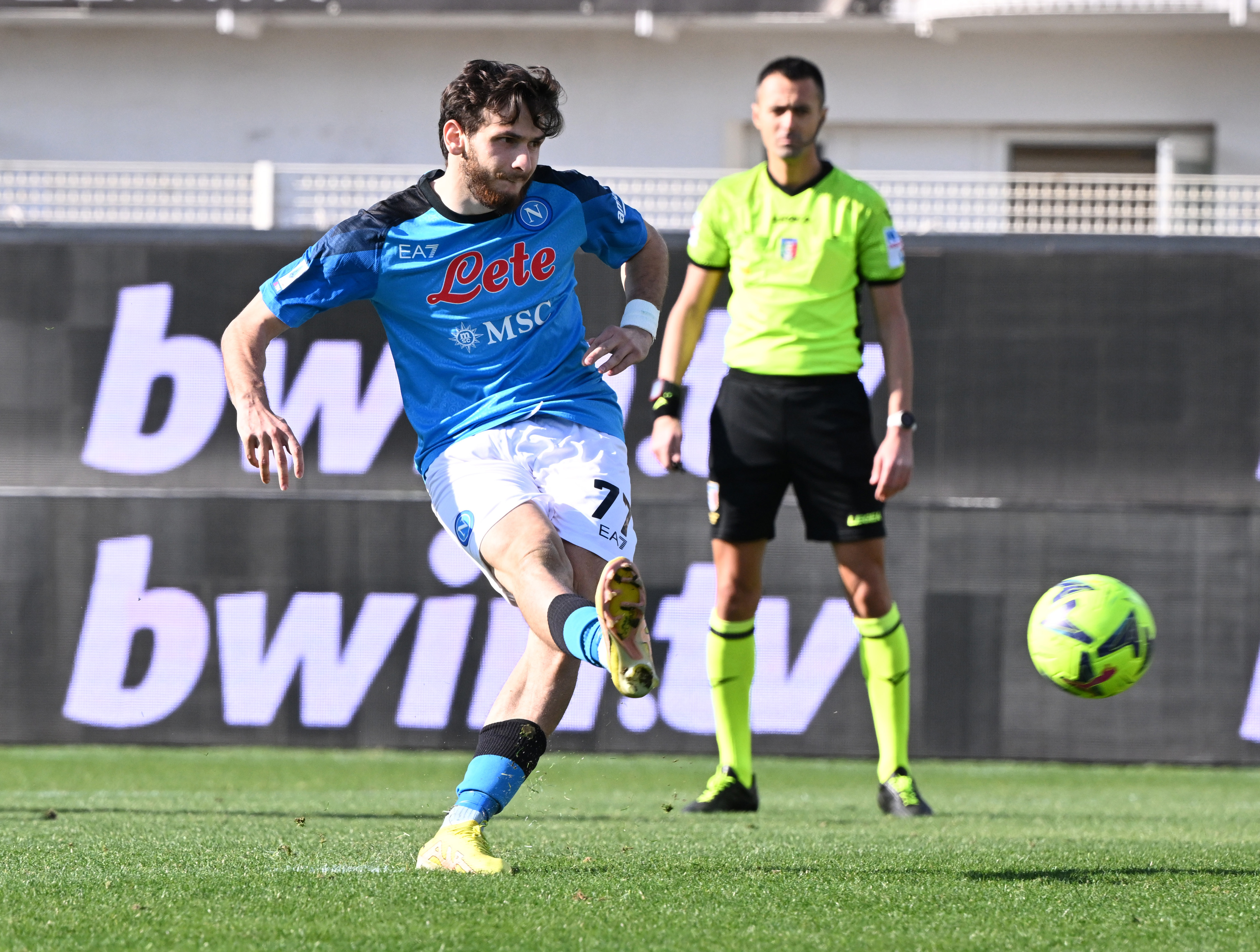 意甲那不勒斯胜拉齐奥,意甲第六轮那不勒斯vs斯皮齐亚