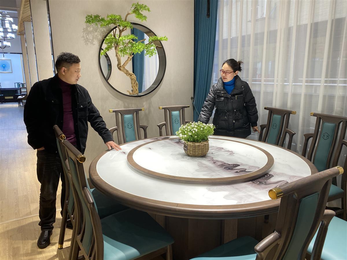 咖啡豆销量翻倍，酒店用品大批换新，折射商贸市场回暖——汉口北近千家“小店”新年换新颜