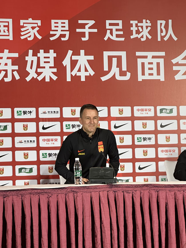 扬科维奇向全队提要求,扬科维奇回怼费德勒