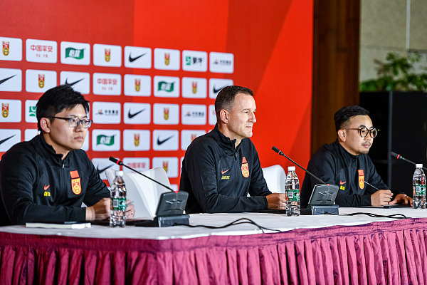 扬科维奇向全队提要求,扬科维奇回怼费德勒