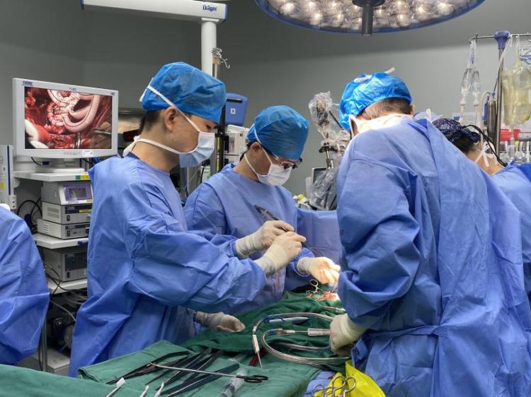 男子熬夜打游戏抢救,广东男子熬夜打游戏去医院昏倒