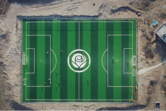 一座匪夷所思的球场和一位朴素的校长