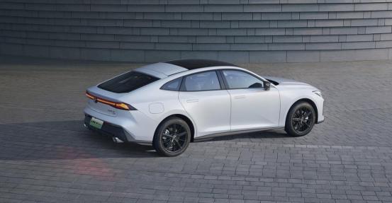 最值得购买的新能源中型轿车,10-15万口碑好的新能源汽车推荐