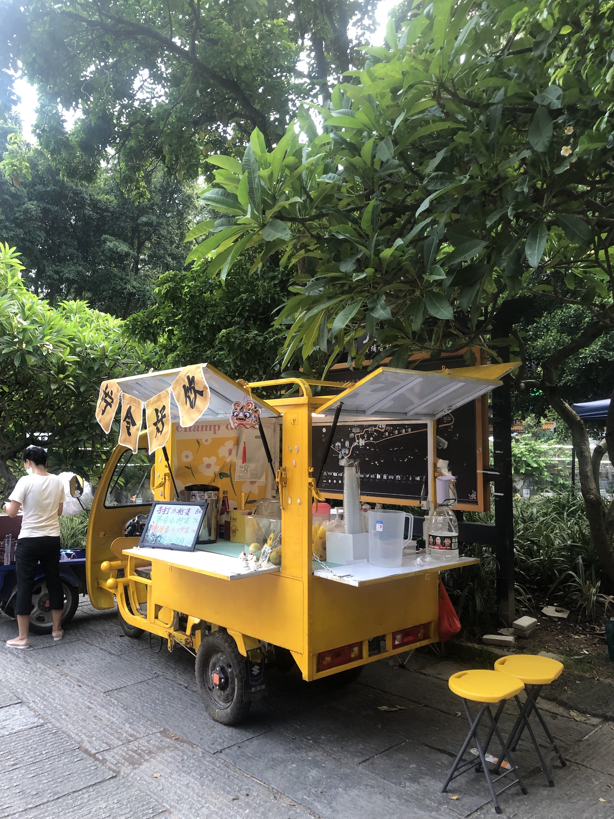 摆地摊一个月赚5000有必要做吗,摆地摊一晚上能够赚9000元吗