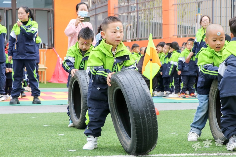 体能竞技展示幼儿园,幼儿园冬季运动会体能展示