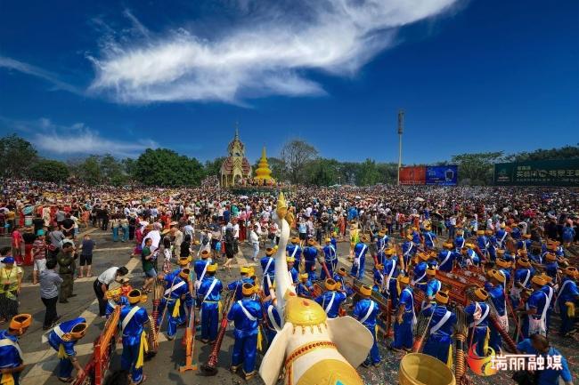 久违的一年一度泼水节,久违的泼水节