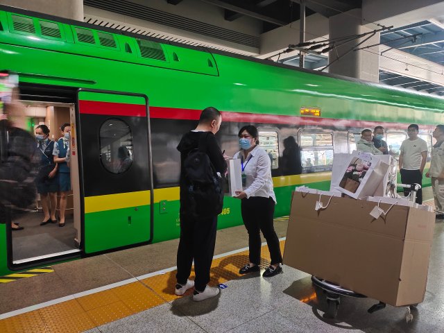 中老铁路国际旅客列车,首趟中老铁路国际旅客列车