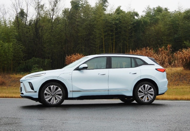 燃油车初次体验新能源车感受,燃油版混动版驾驶体验