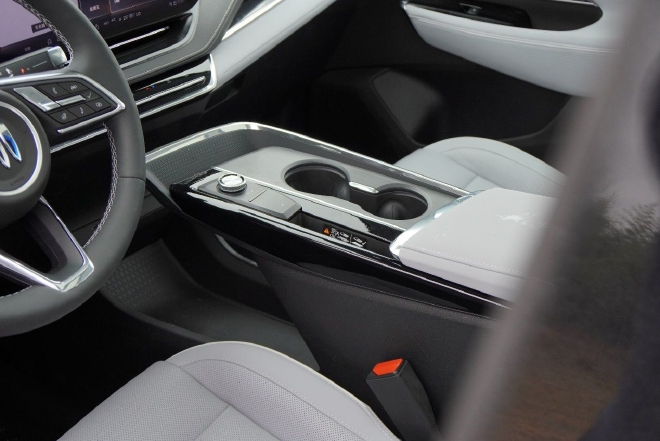 燃油车初次体验新能源车感受,燃油版混动版驾驶体验