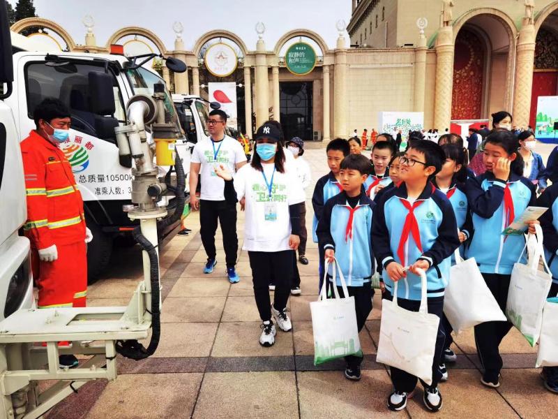 环雅丽都开展垃圾分类主题活动发布企业IP形象人物“环环”和“小雅”