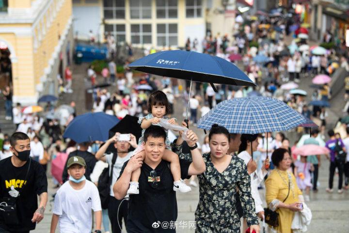 “人人人人你人人人人”上热搜，网友：假期才第2天已经玩累了