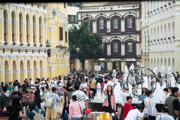 “人人人人你人人人人”上热搜，网友：假期才第2天已经玩累了