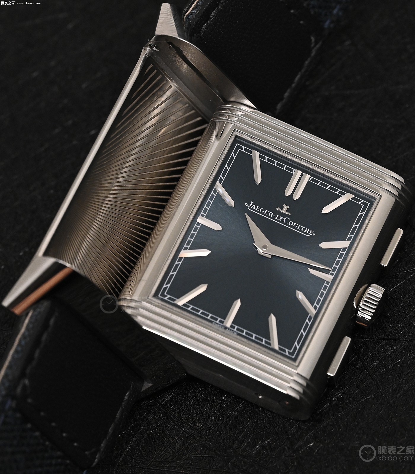 表中“奔驰S63/奥迪S8”，我愿称这只积家为“西装暴徒”