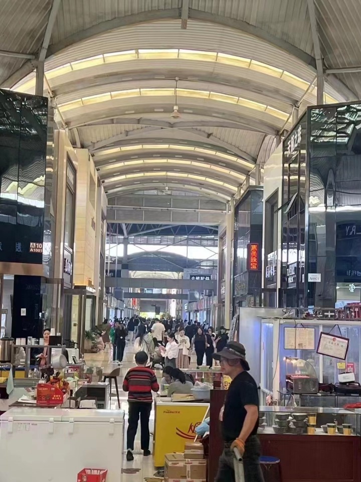 疯狂的珍珠①丨世界珍珠大会前代购们开始疯抢网红主播一夜带货上百万