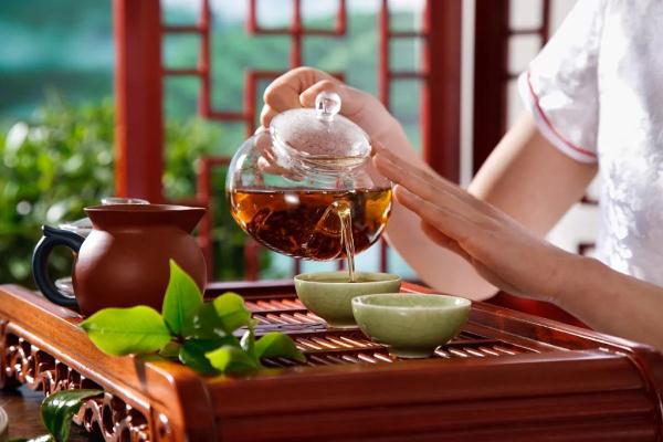 男性长期喝茶与喝白开水哪样更好,长期喝白开水和长期喝茶哪种好