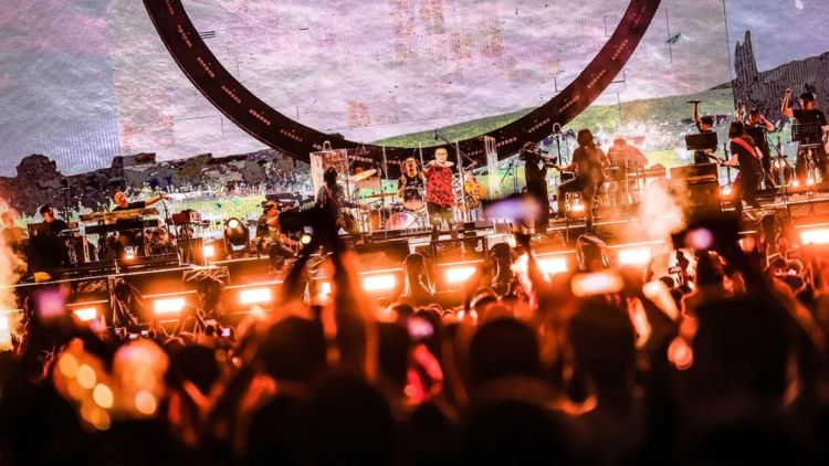 汪峰深圳现场版,章子怡汪峰雨中卖力完整版