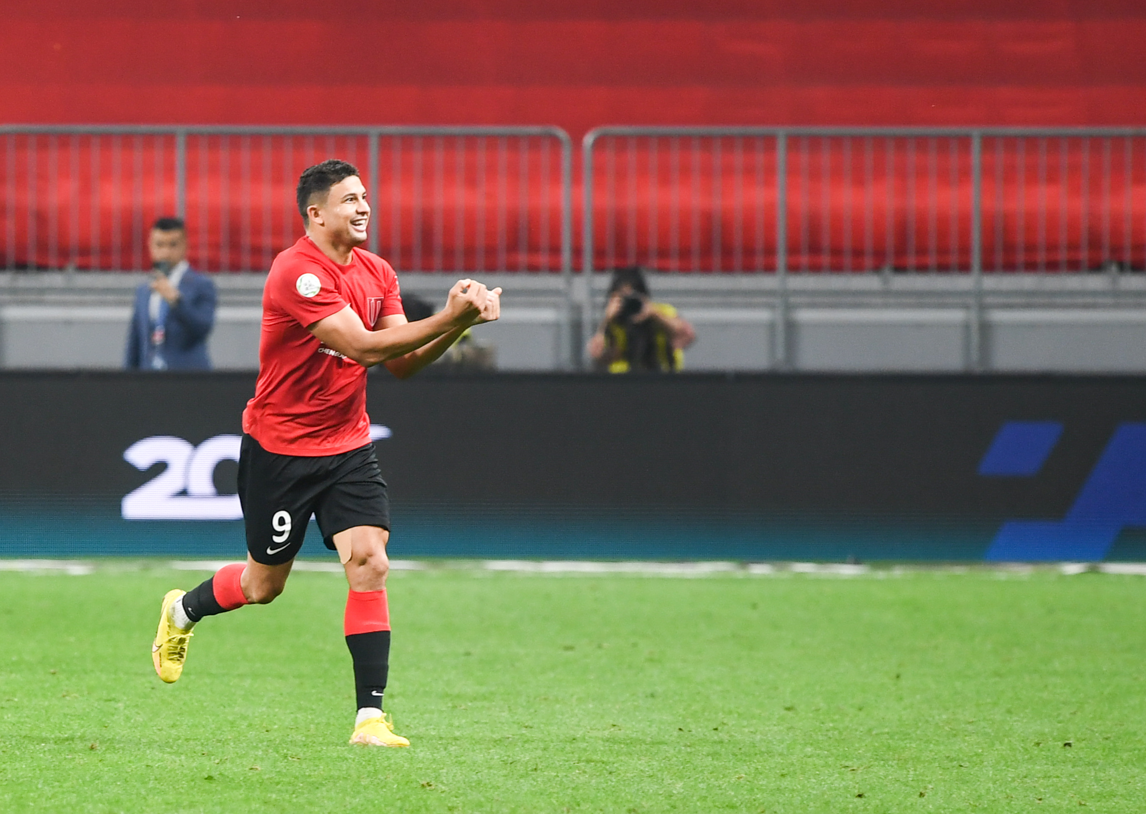 中超成都蓉城胜长春亚泰,中超上海申花0-2成都蓉城视频