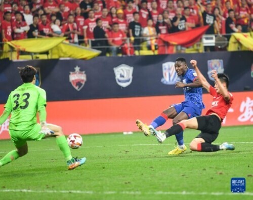 中超成都蓉城胜长春亚泰,中超成都蓉城队对上海