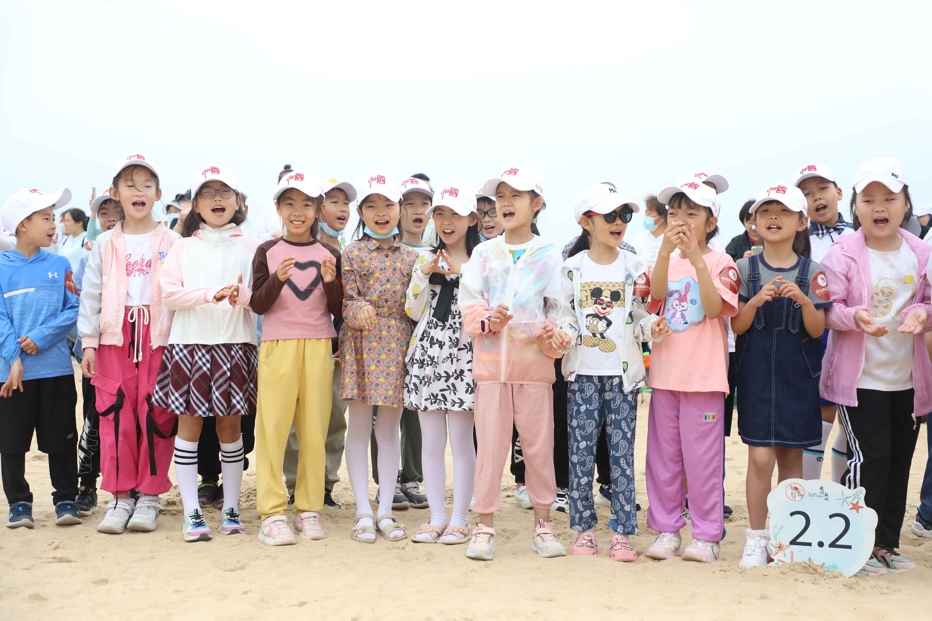 逐梦沙滩，亲子共乐！青岛朝城路小学举行沙滩游艺节