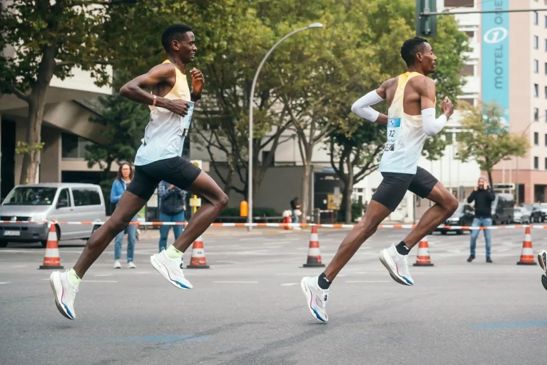 在马拉松现场买鞋会便宜吗,马拉松现场用劵去买鞋划算吗