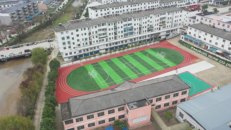 大山里爱足球的孩子们,大山深处热爱足球的孩子