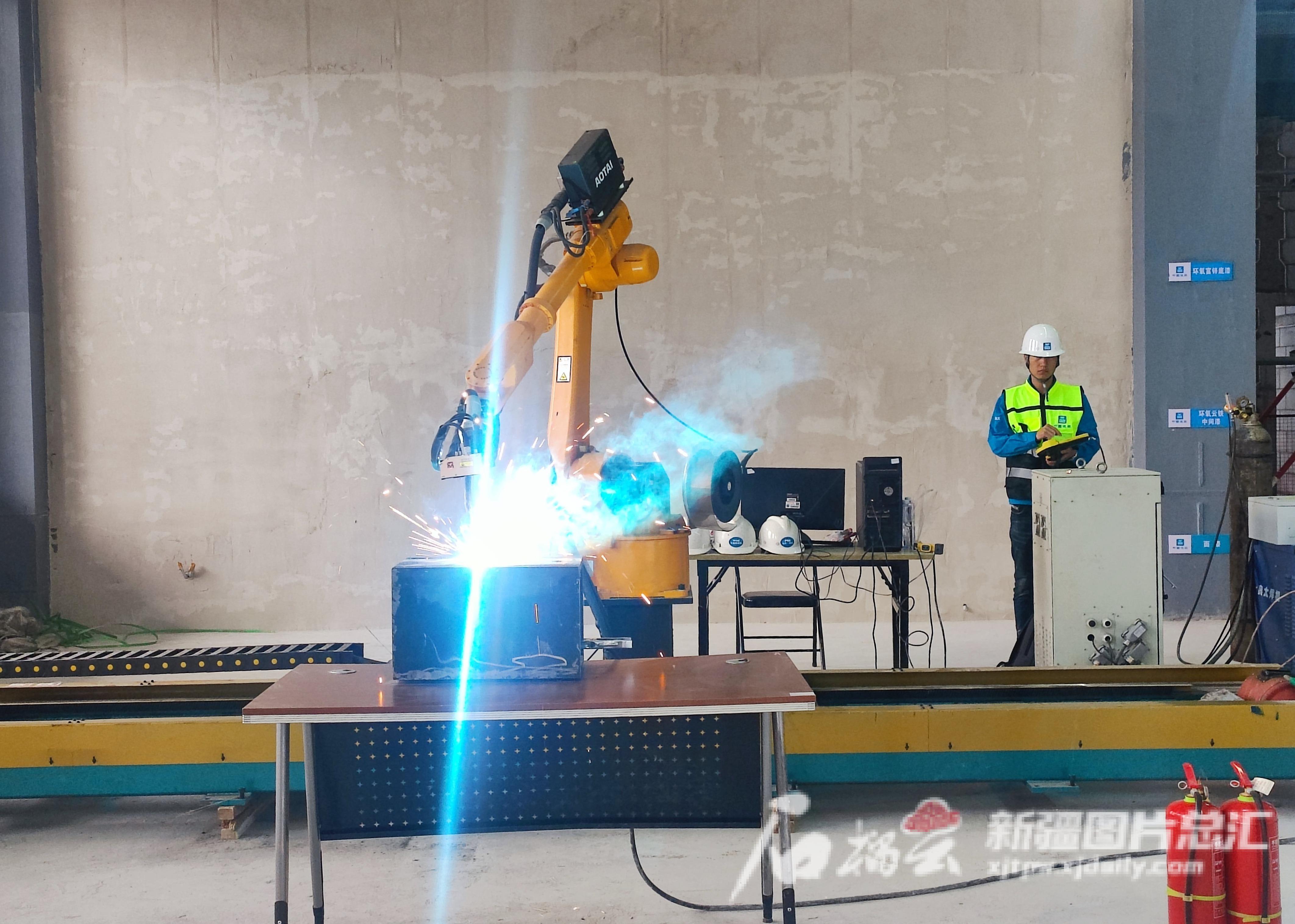 记者实探“智慧工地”“黑科技”保障建筑施工安全