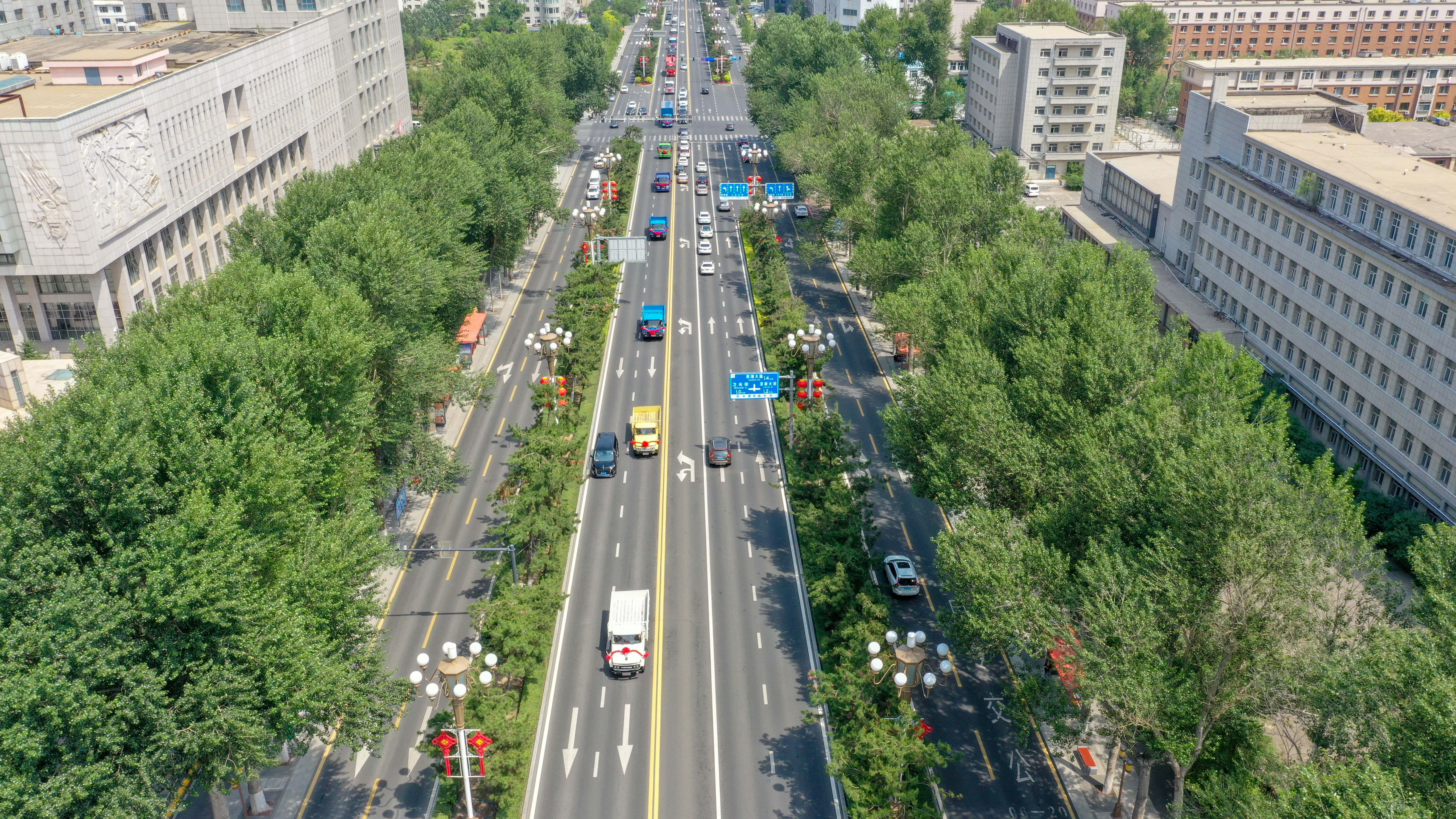 （新华全媒+）70年7代车——从解放卡车“七世同堂”巡游回望“车轮滚滚”旧时光,2