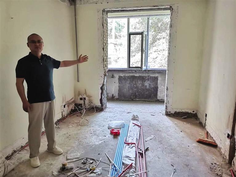 记者跑腿之为民解忧收了装修款，为何不干活？面对客户质疑，装饰公司称50天内保质保量交工