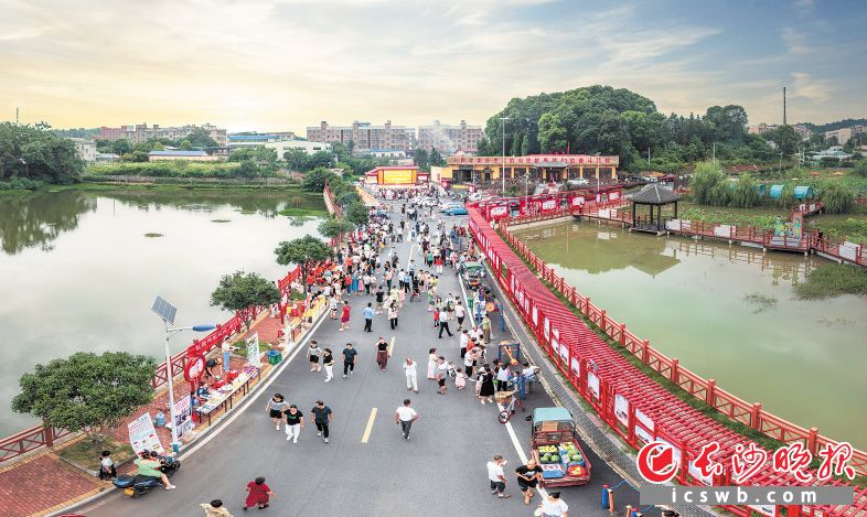 告别“黑金阵痛”首推乡村夜市，煤炭坝乡村夜经济火出圈