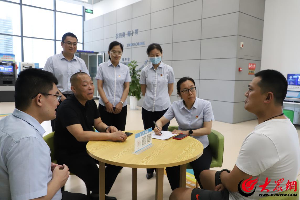 邹平市行政审批服务局开展“反向体验找差距换位思考促提升”活动