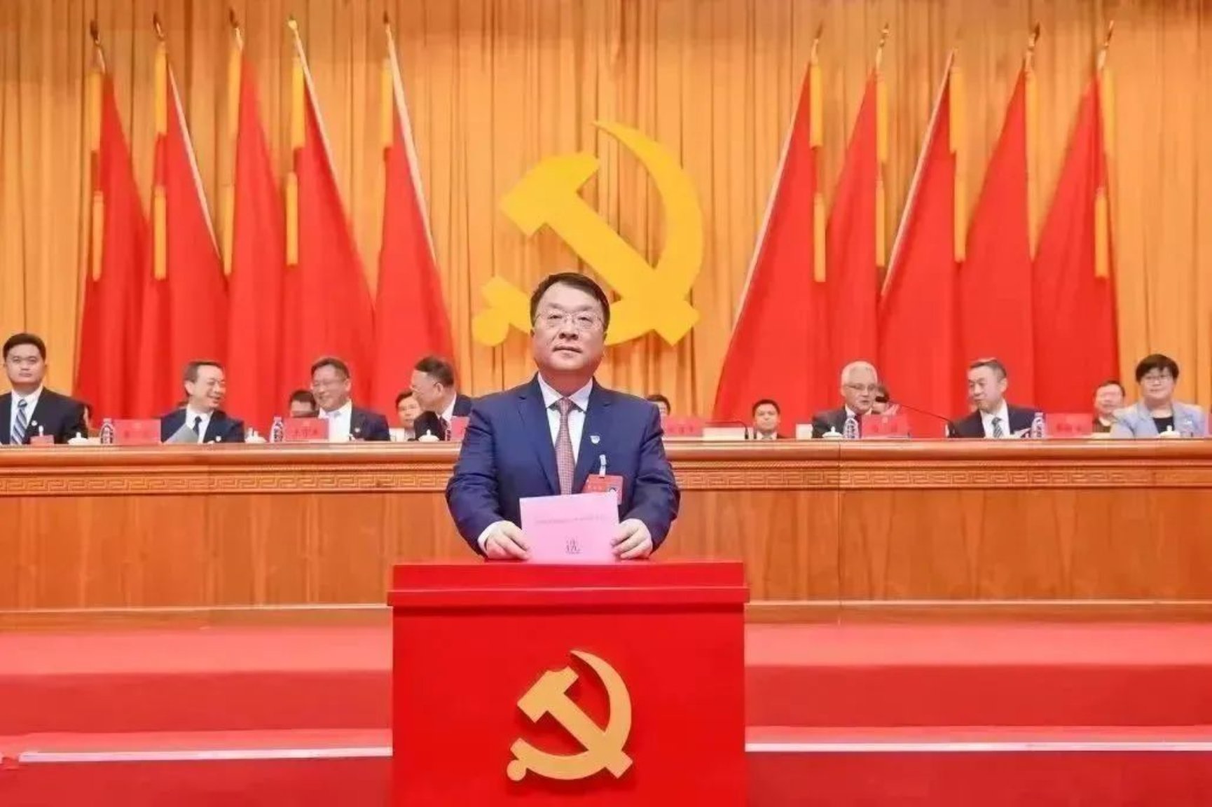 中国*产党共**北京师范大学第十四次*党**员代表大会胜利闭幕