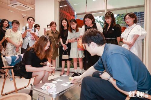 红鲤乐团,红鲤乐团打造百变原创氛围毯