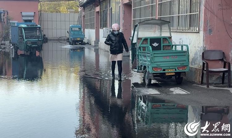 小玟小璐跑供暖|德州陈公庄园污水外溢多年难解决居民疑是地热废水倒灌