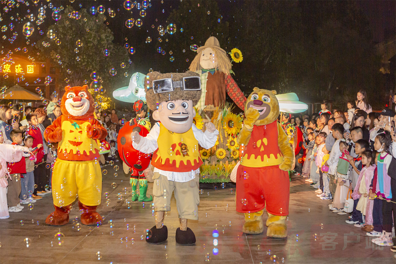 郑州方特水上乐园两日两园,郑州方特晚上的欢乐王国