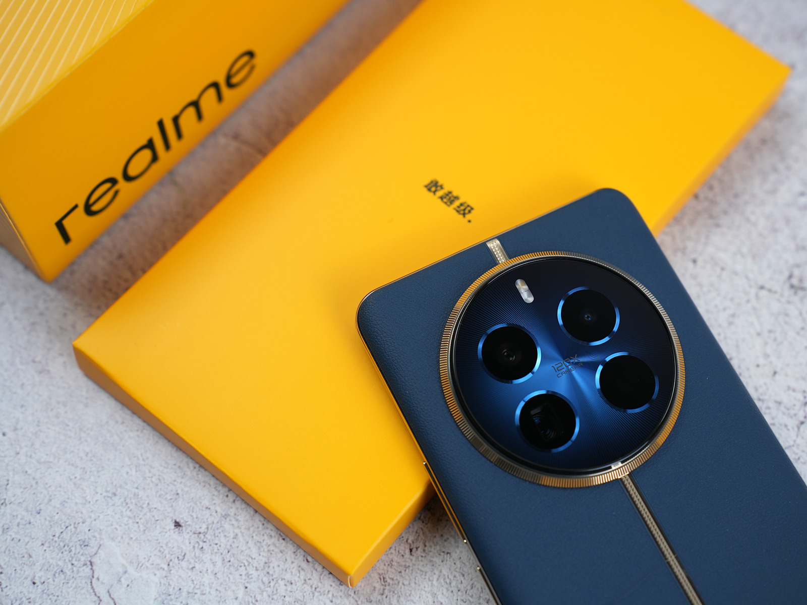 真我12pro中端颠覆者价格,真我12Pro+或搭载潜望式长焦