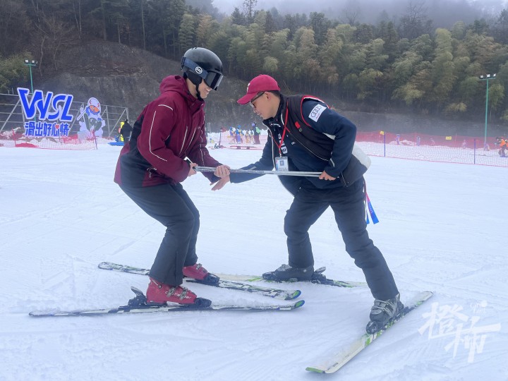 200名“尔滨”教练空降临安带滑雪，吃天目暖锅、泡湍口温泉……