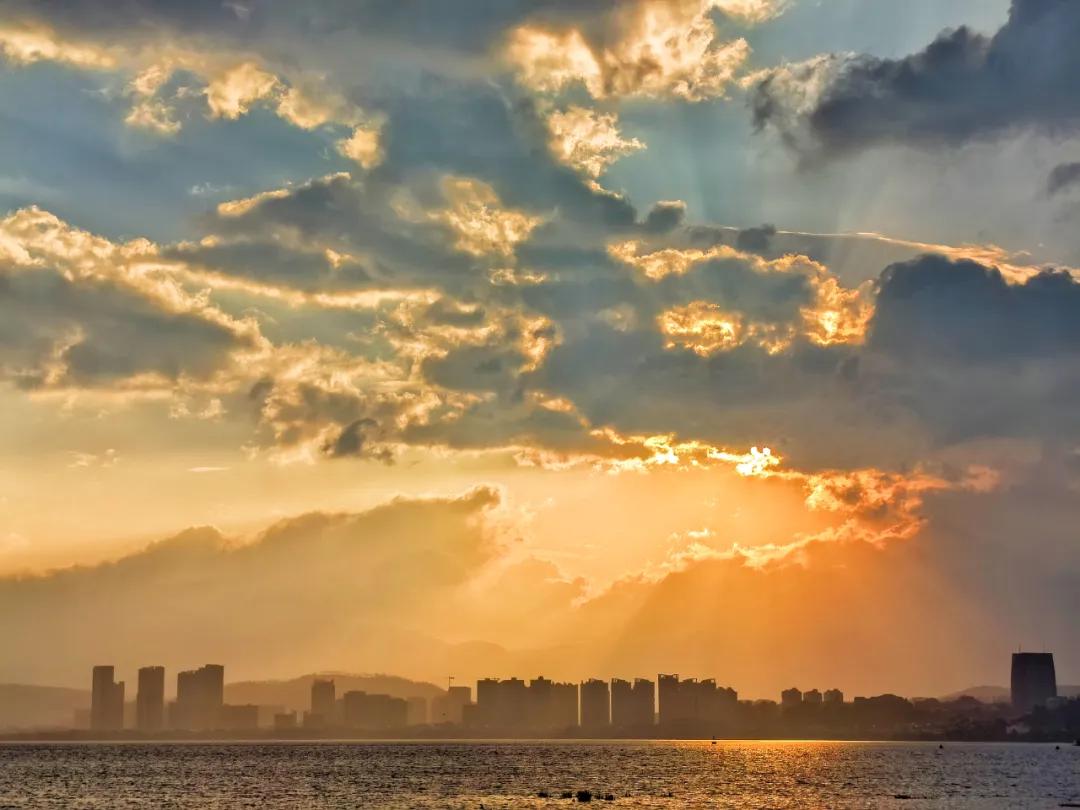 有一种美叫做大理苍山,有一种美叫天上的云